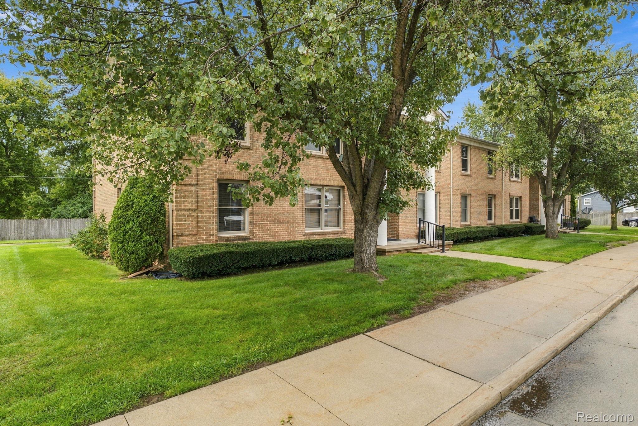 275 Maywood Street 10