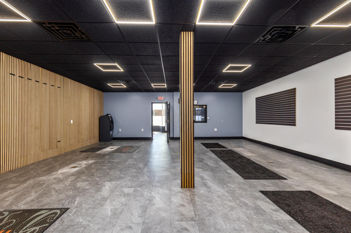 122 W Superior Street