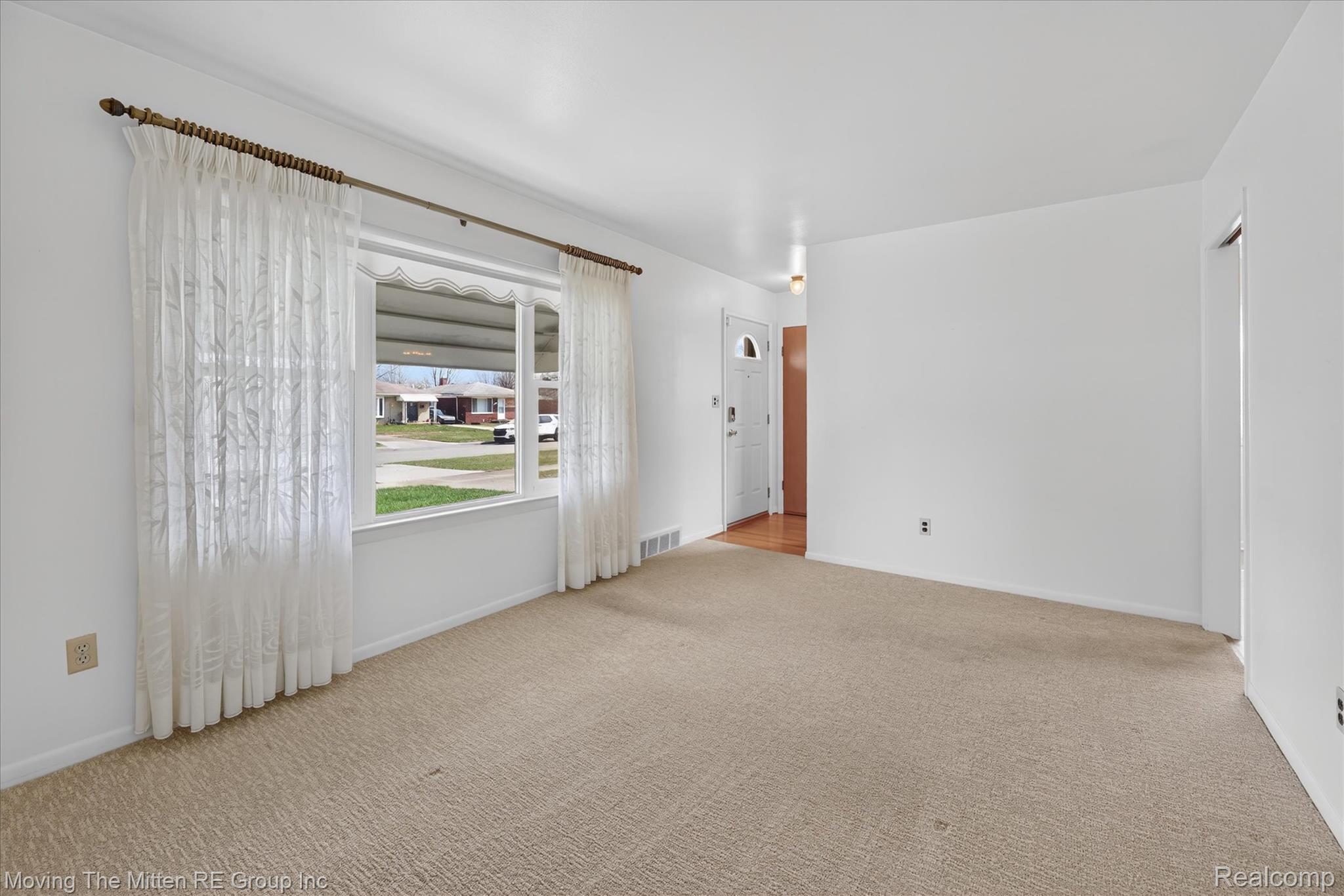 6623 N Silvery Lane