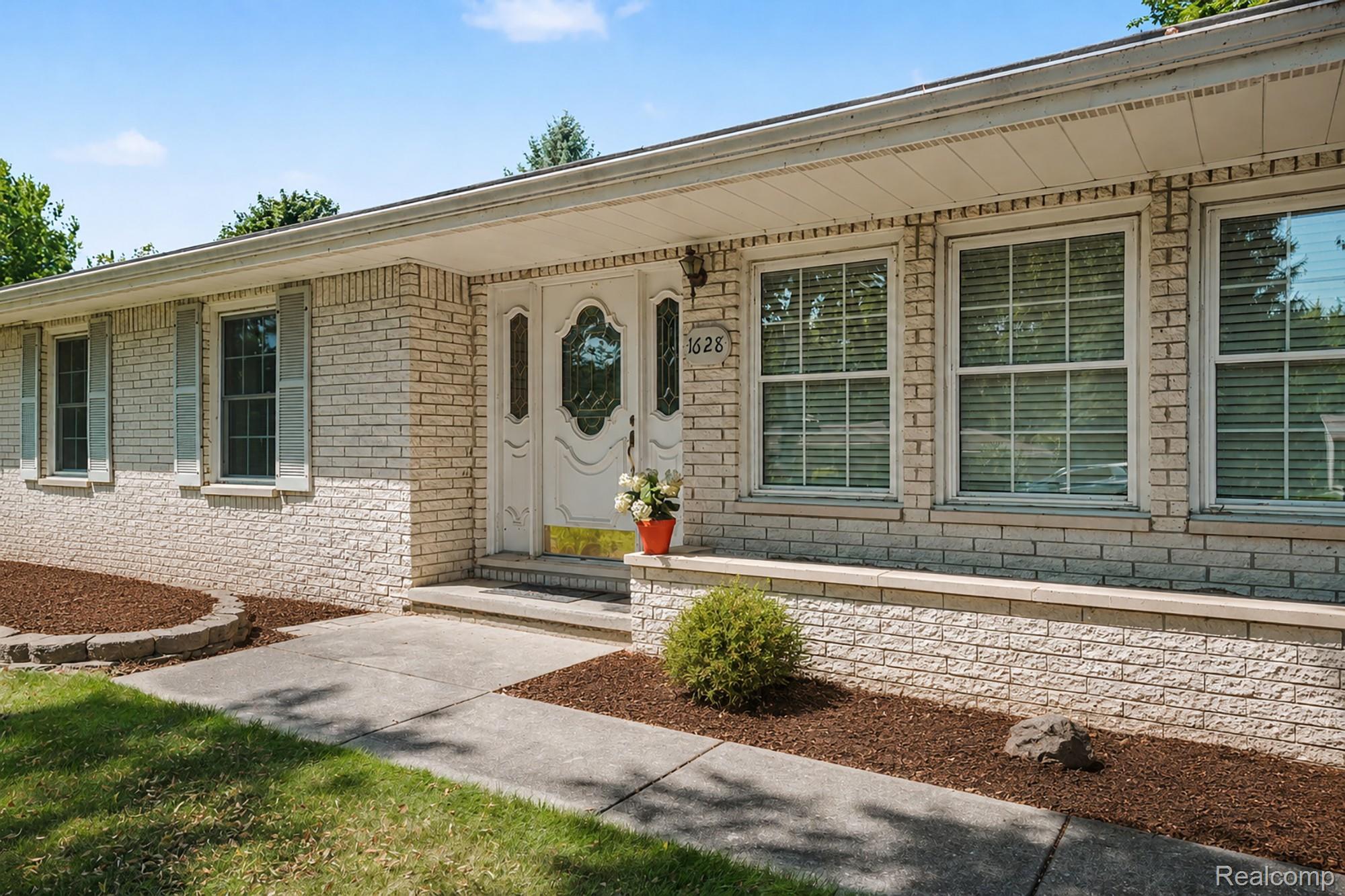 1628 Oneida Trail