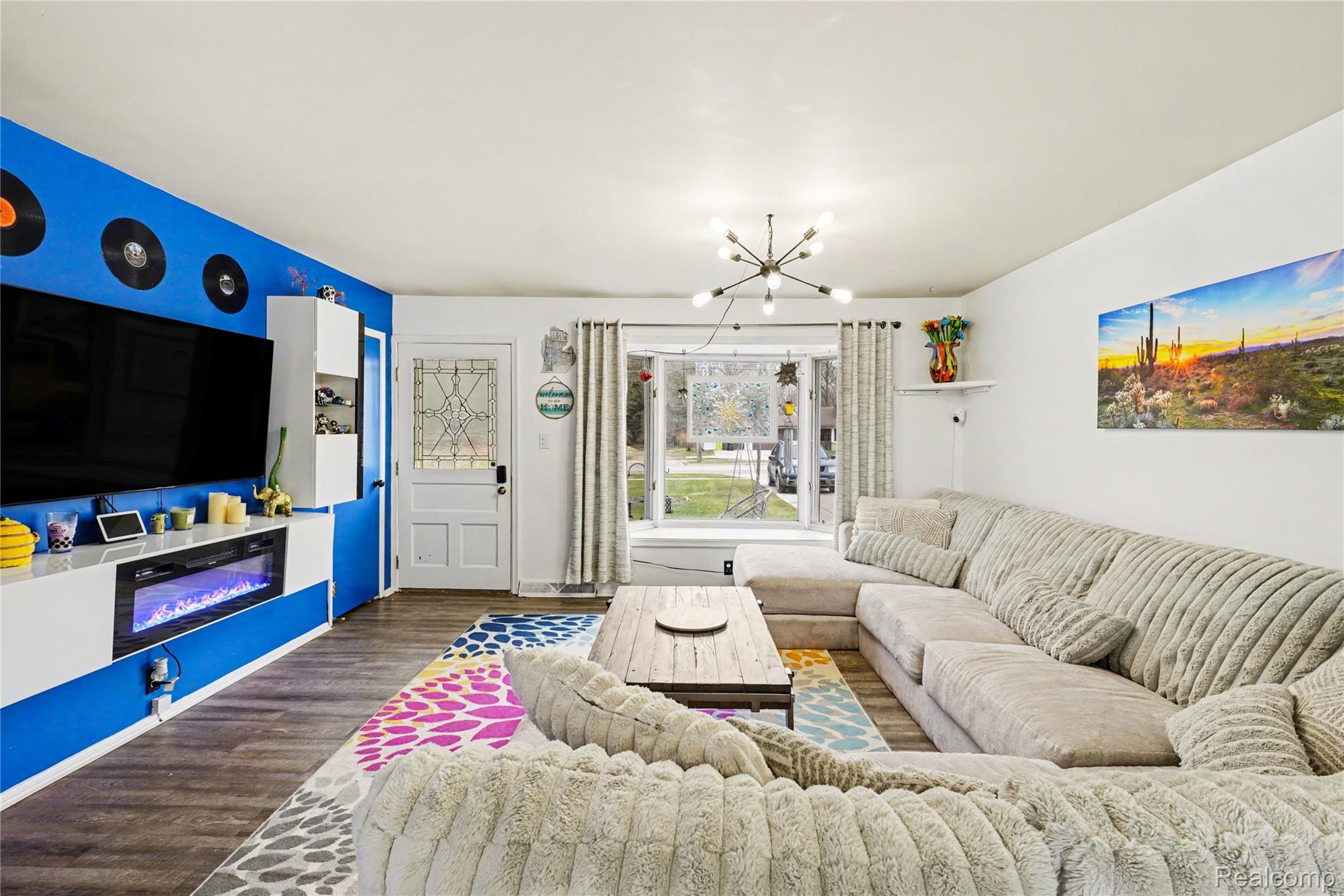 633 N Adelaide Street