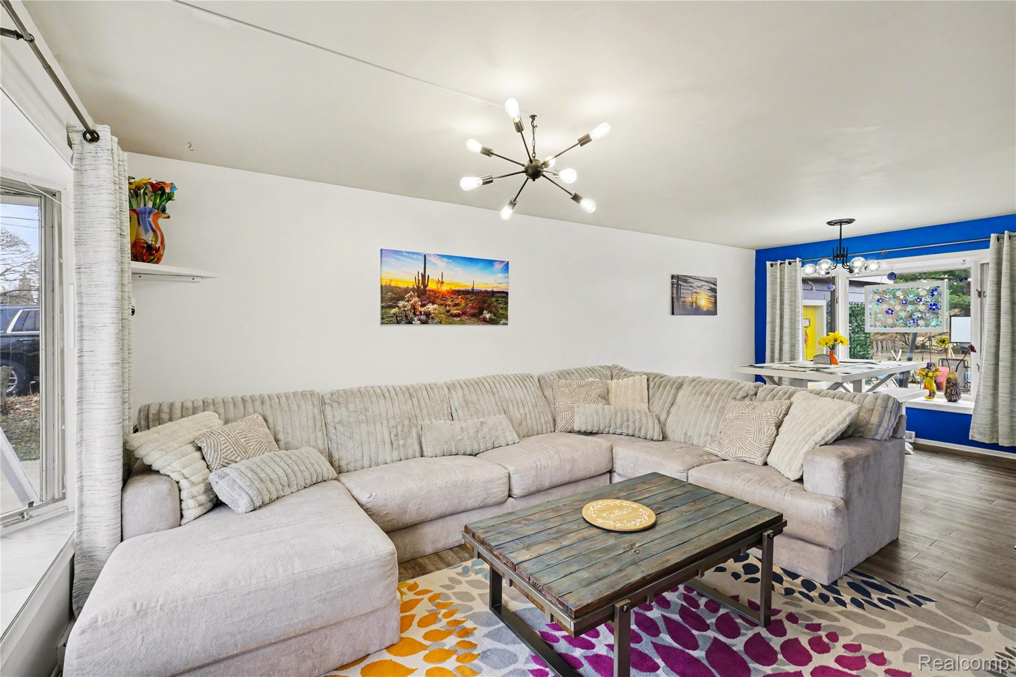 633 N Adelaide Street