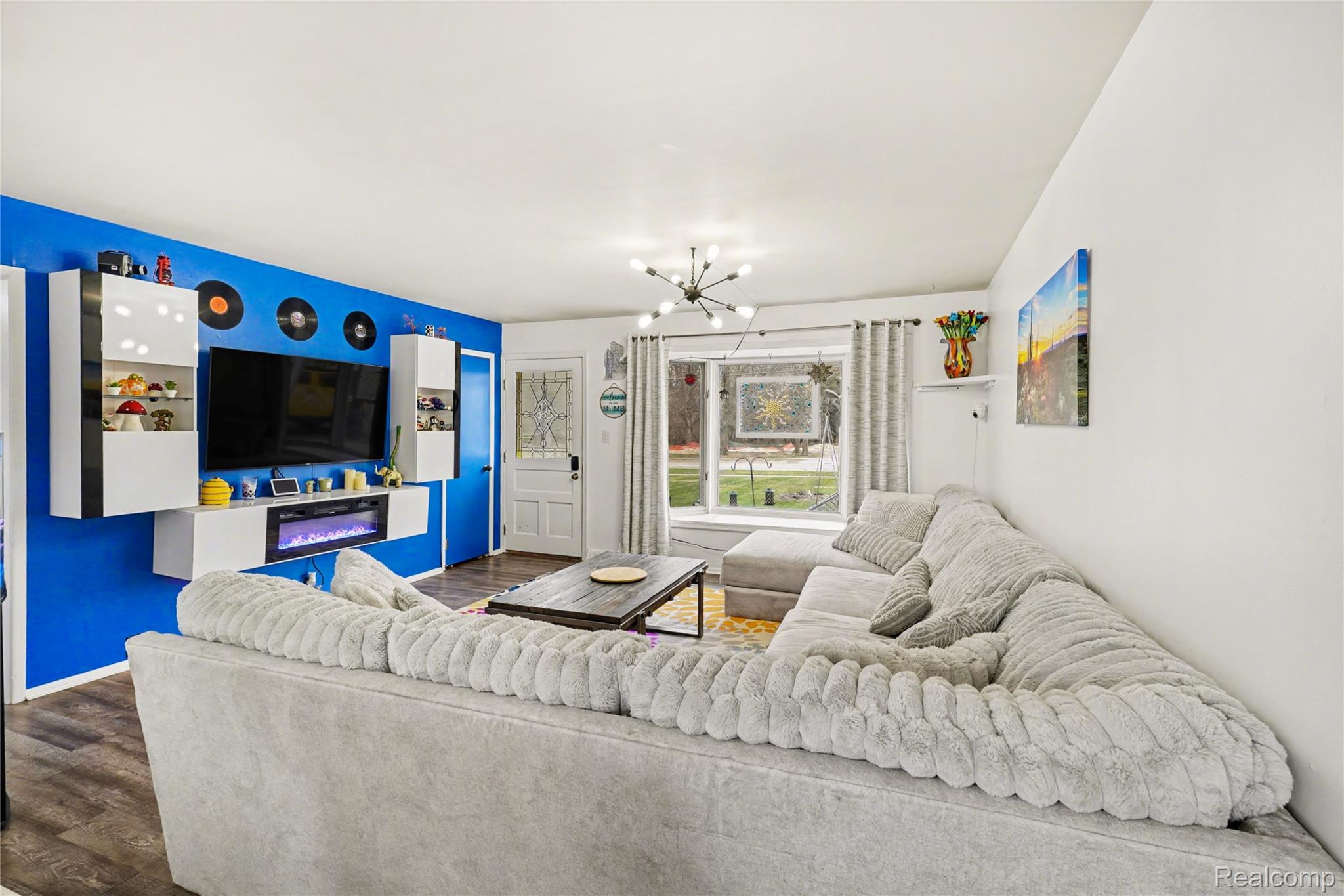 633 N Adelaide Street