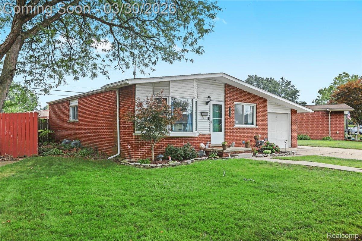 8346 Hillcrest Boulevard