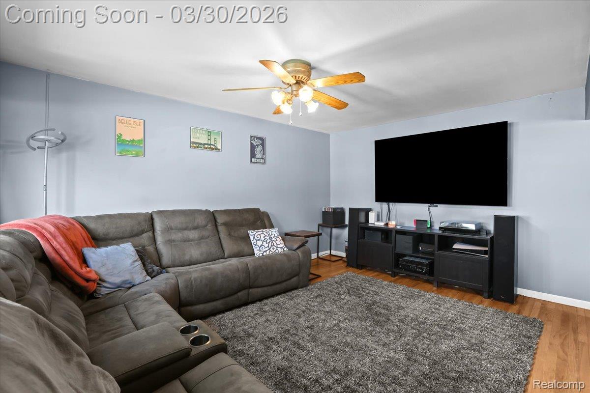 8346 Hillcrest Boulevard