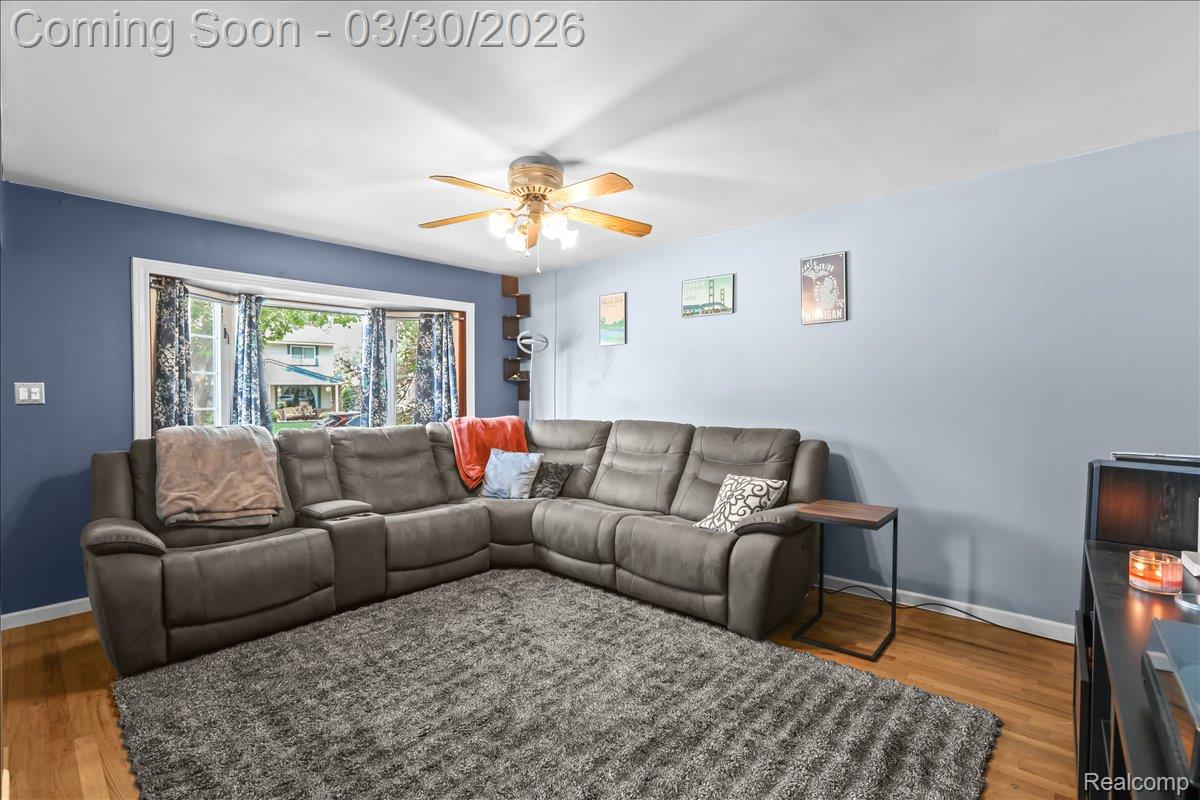 8346 Hillcrest Boulevard