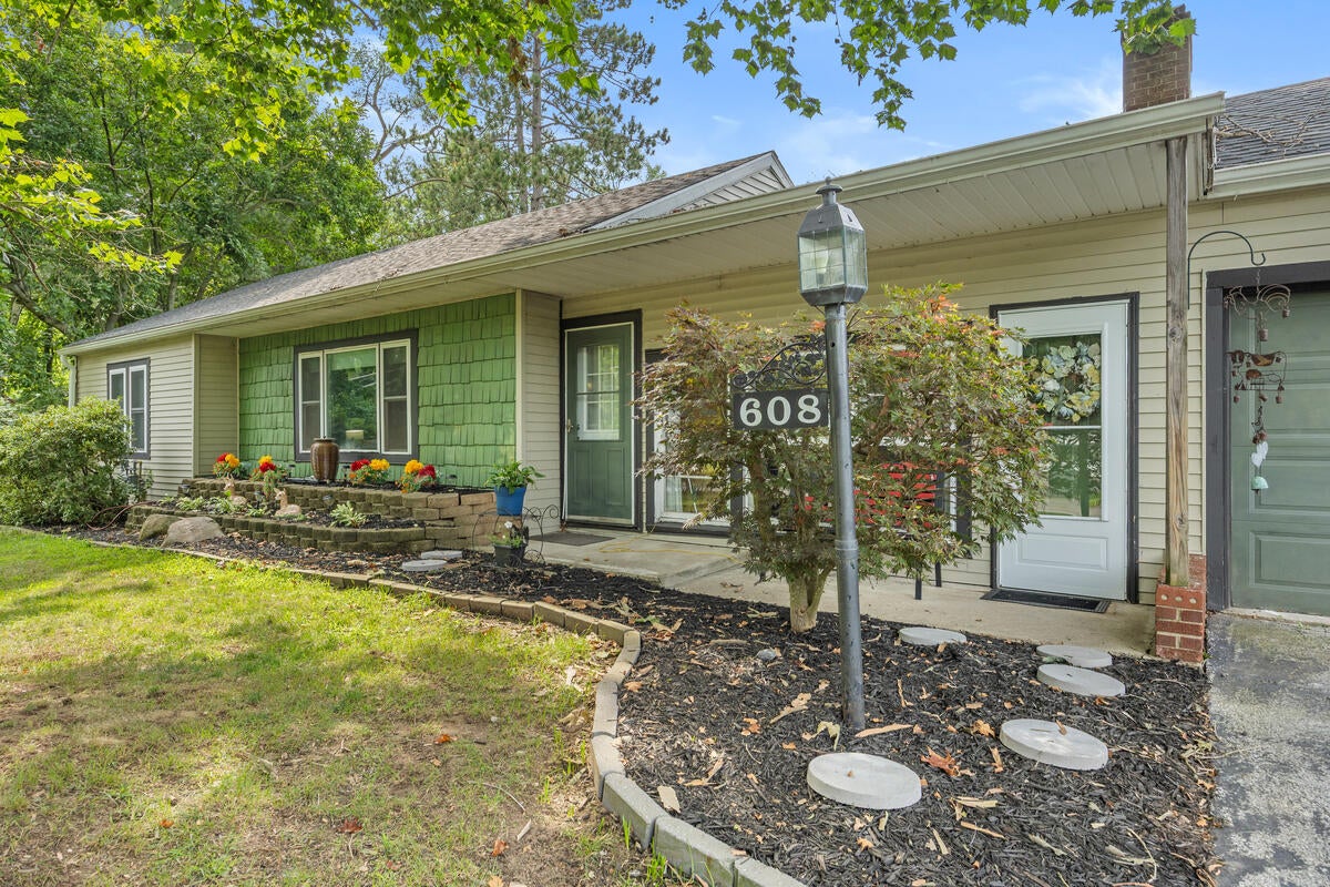 608 E Van Buren Street