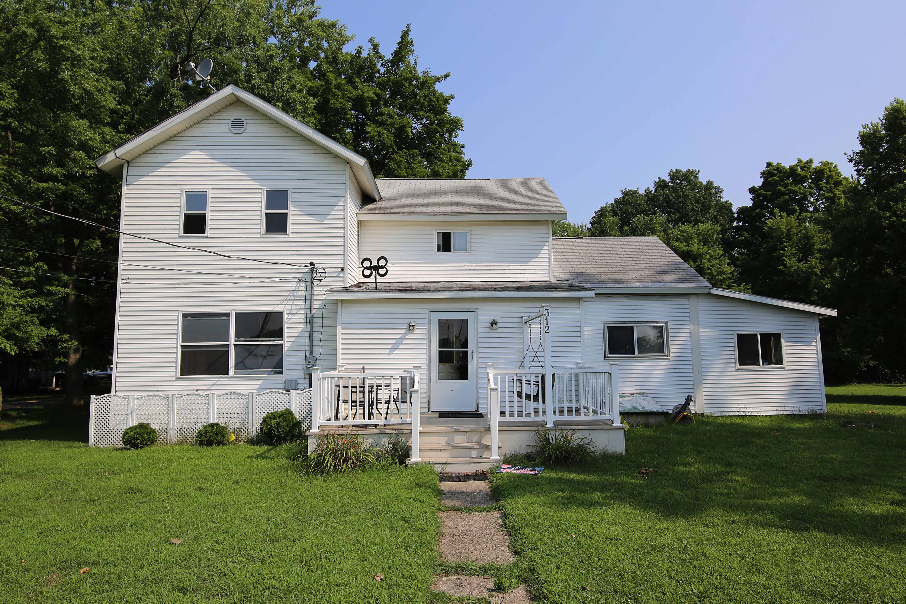 312 W Peck Avenue