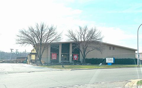 200 E 2nd Street Rochester City MI 48307