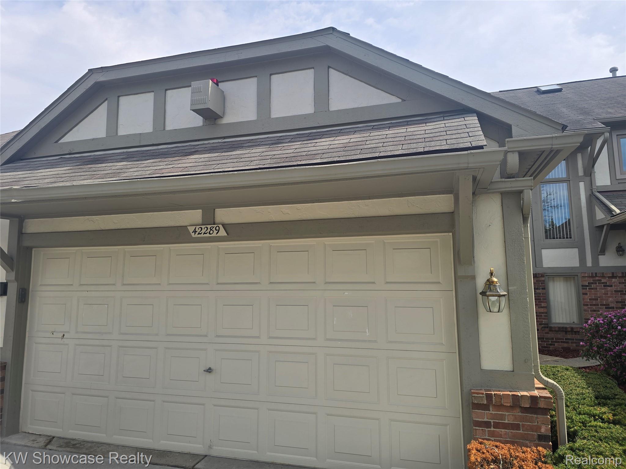 42289 Saratoga Circle