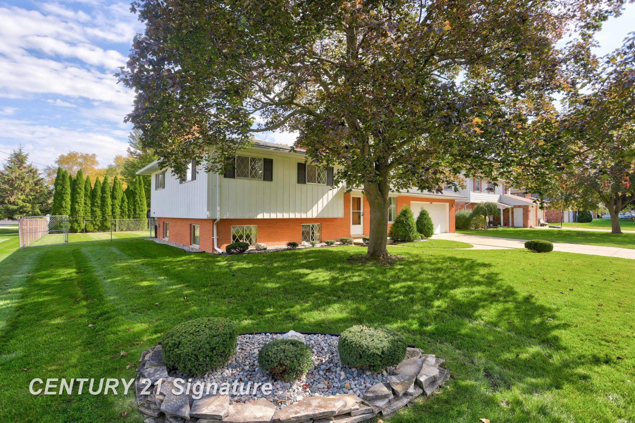 1908 W Packard Drive