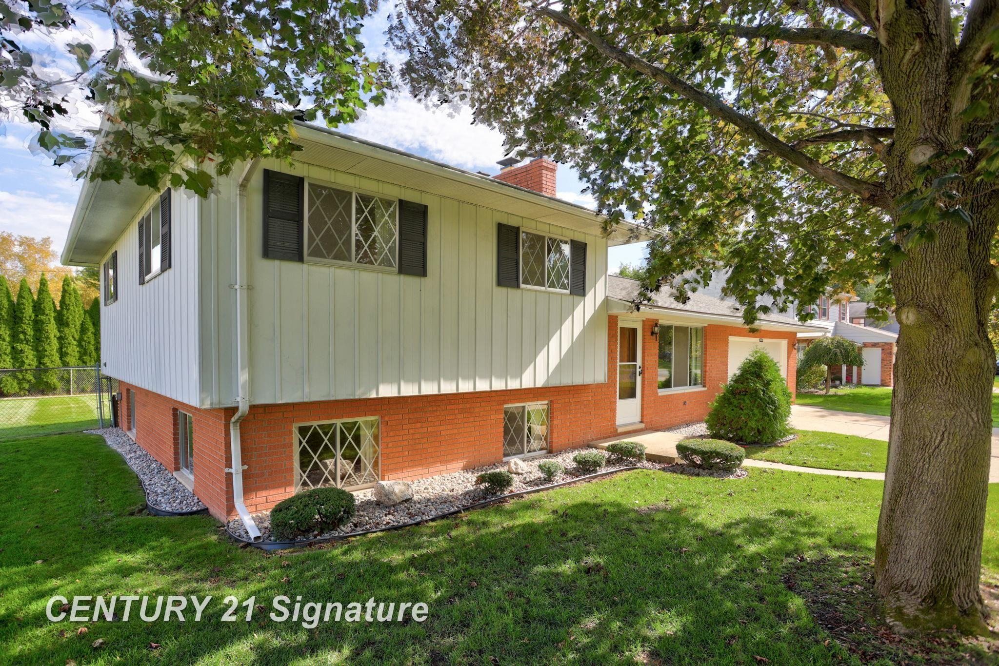 1908 W Packard Drive