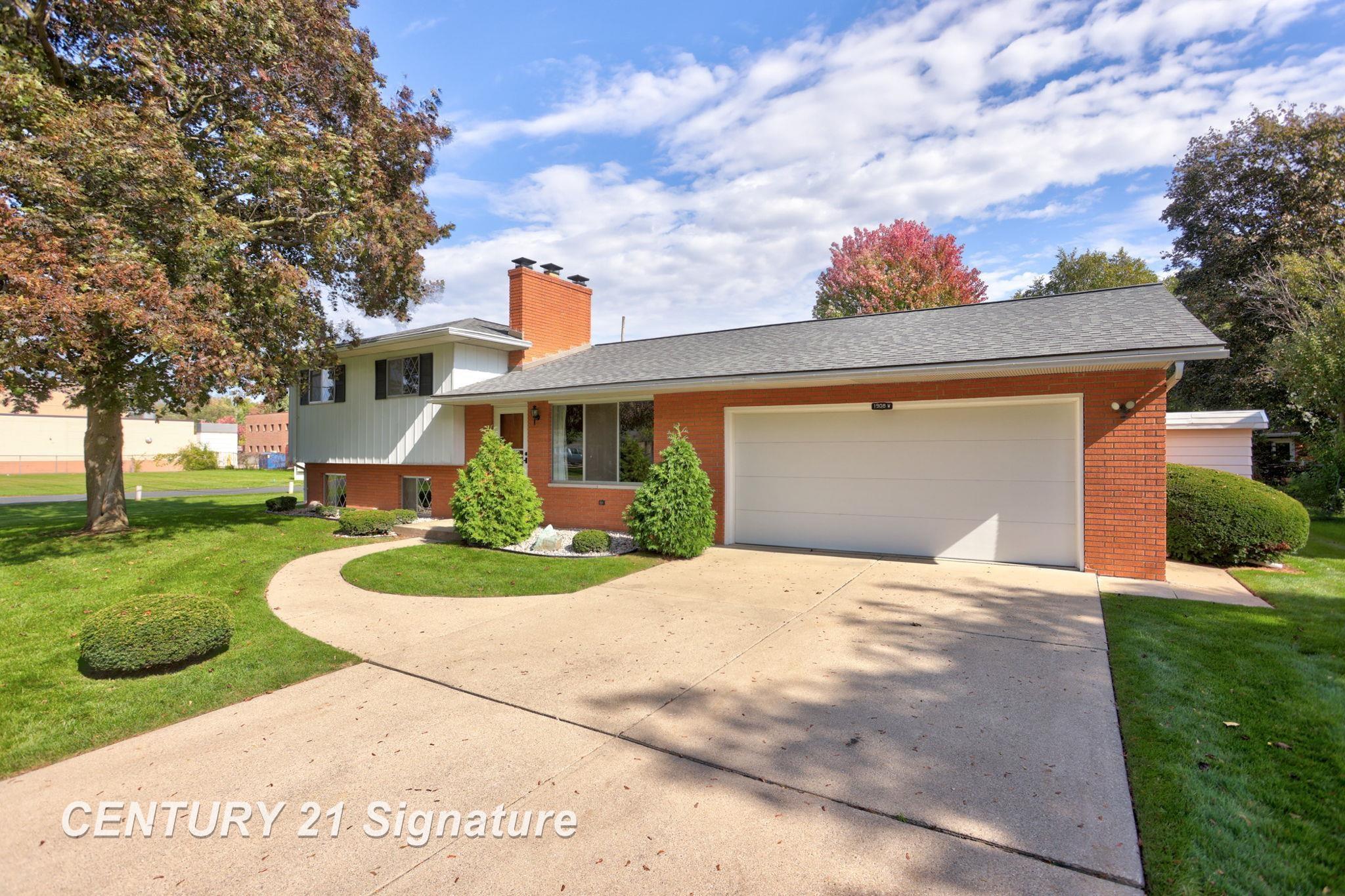 1908 W Packard Drive