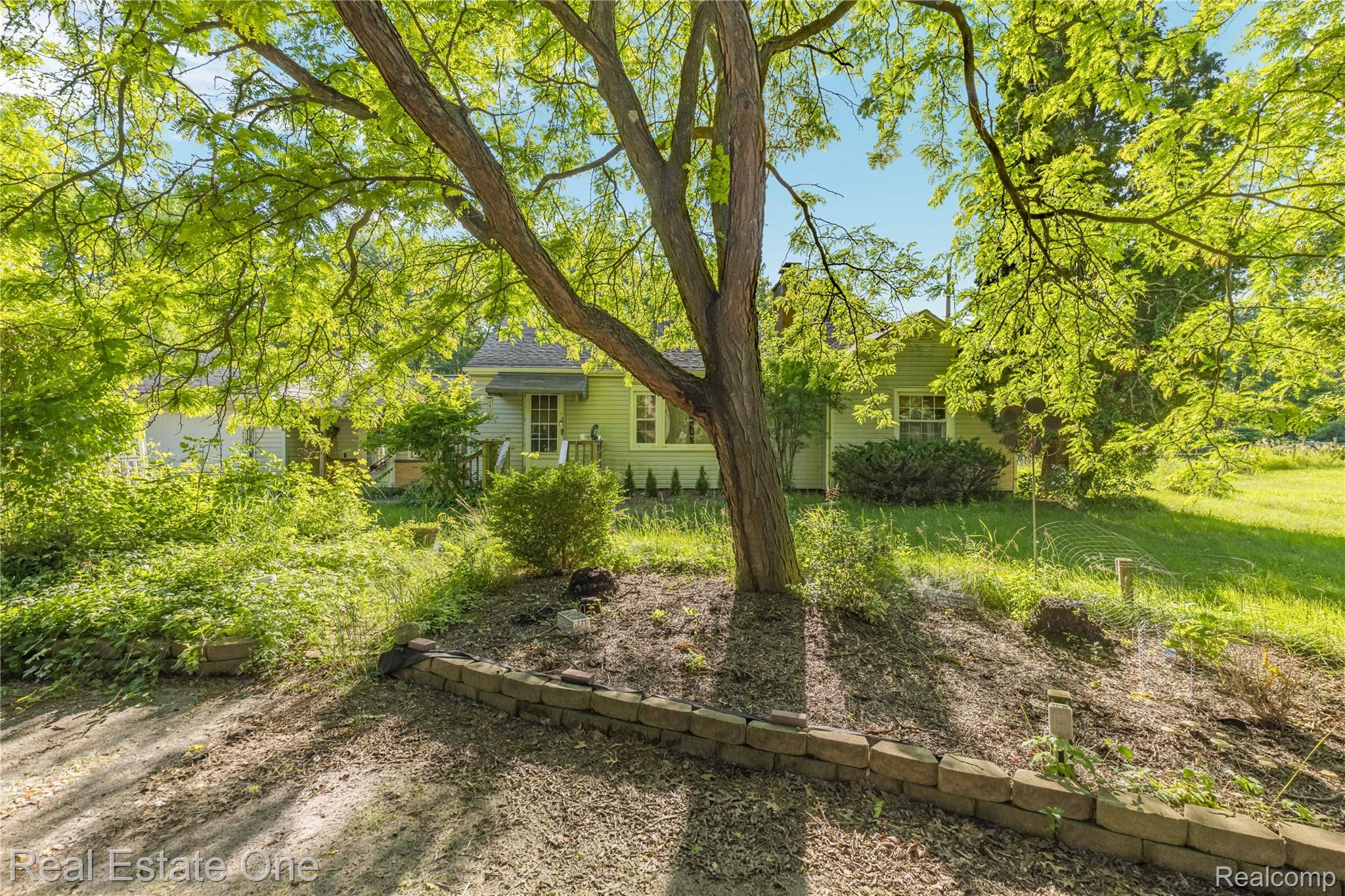 9585 N Eston Road