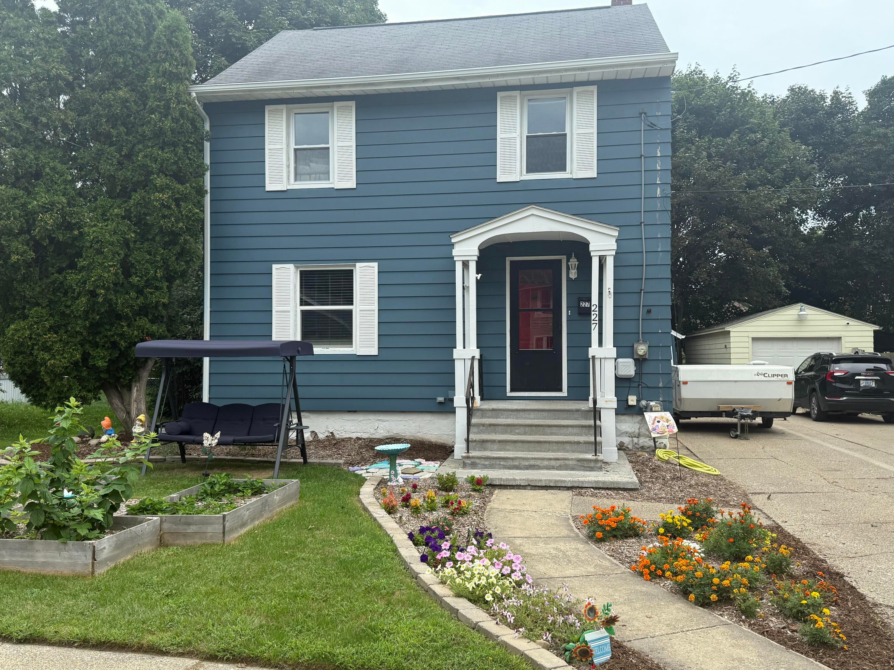 227 N Bowen Street