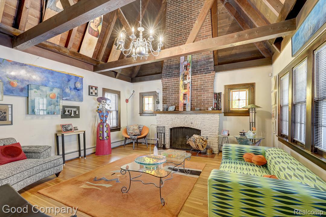 19 Oakdale Boulevard