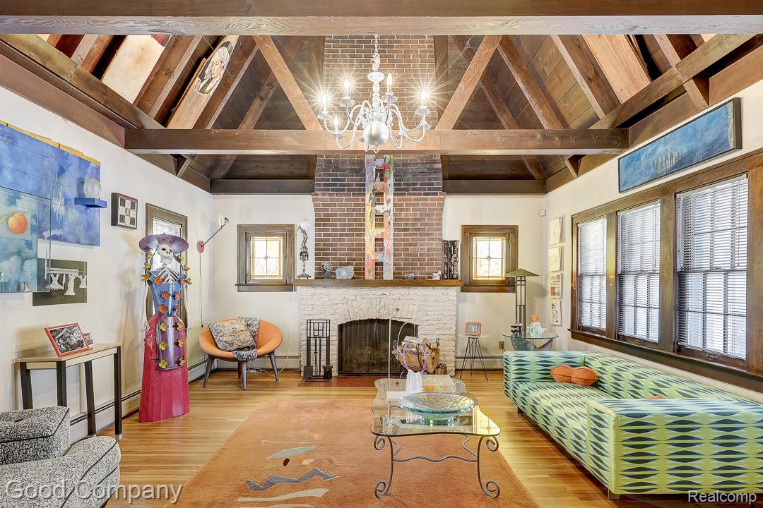 19 Oakdale Boulevard