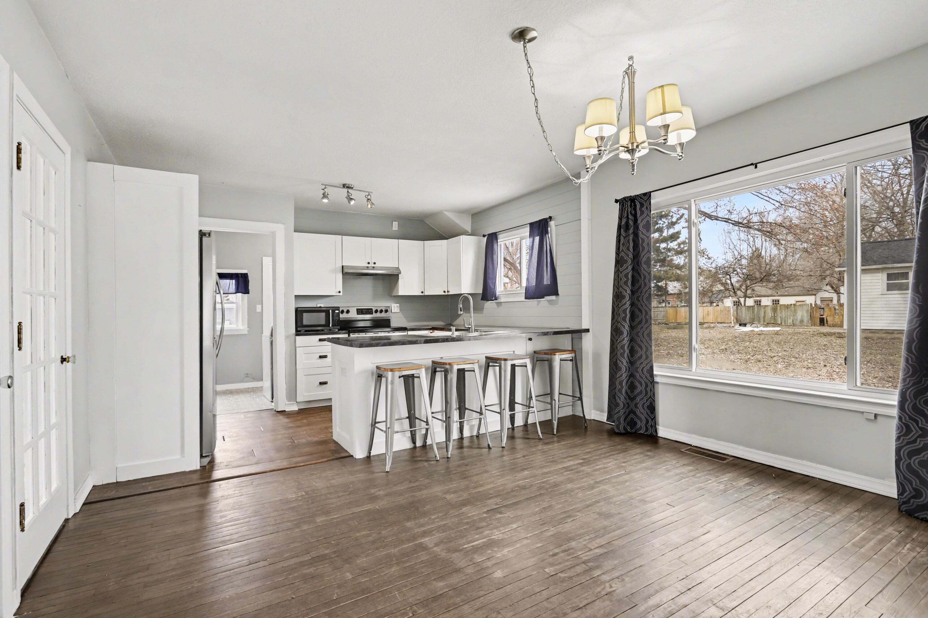 225 N Lincoln Street