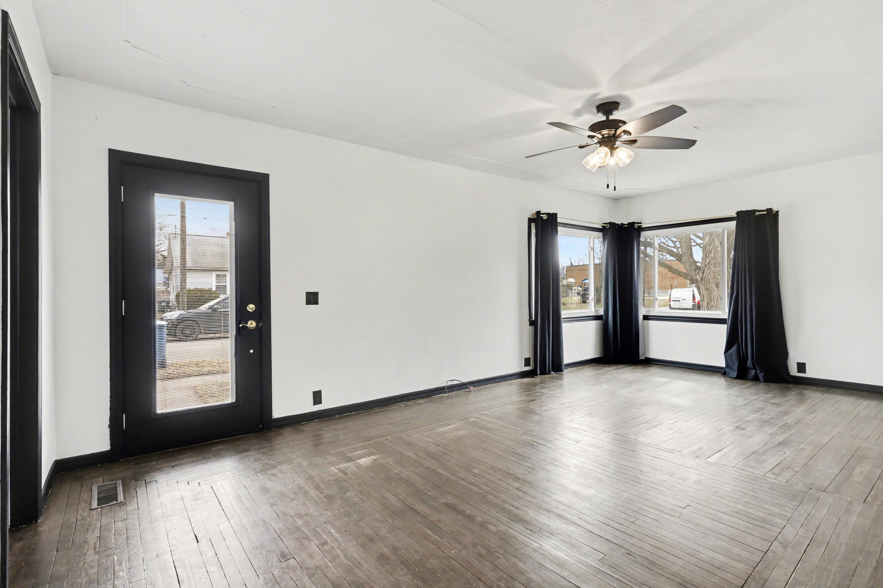 225 N Lincoln Street