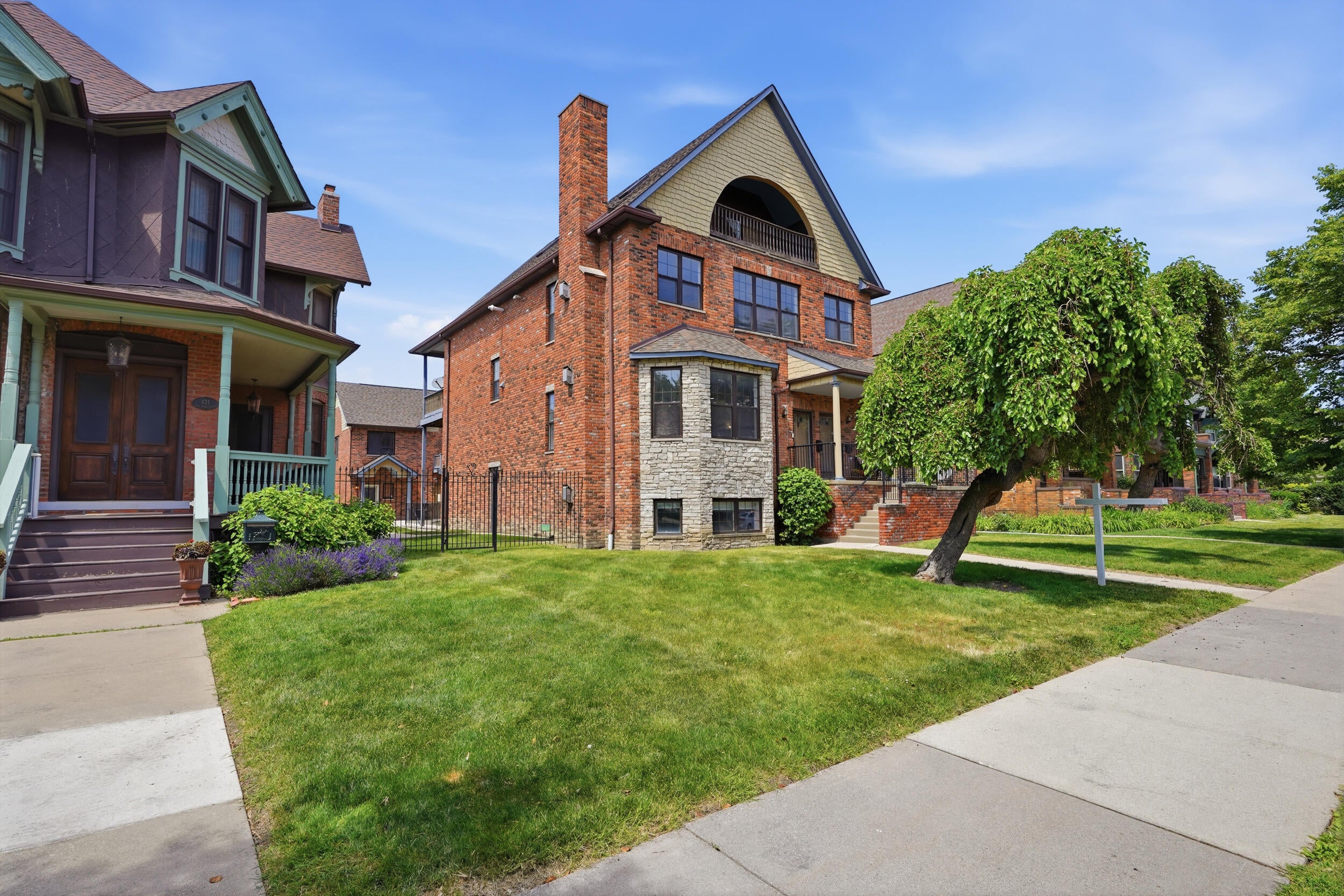 429 E Ferry Street #8