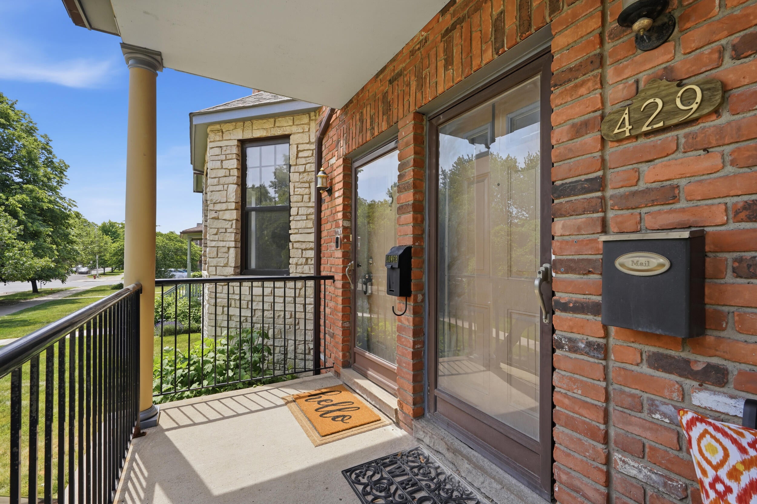 429 E Ferry Street #8