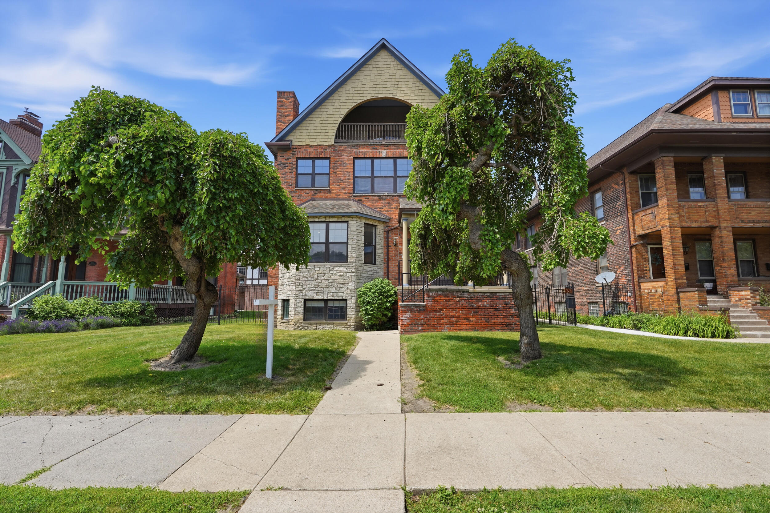 429 E Ferry Street #8