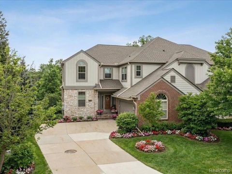 3838 N Winding Brook Cir Circle 3 Rochester Hills City MI 48309