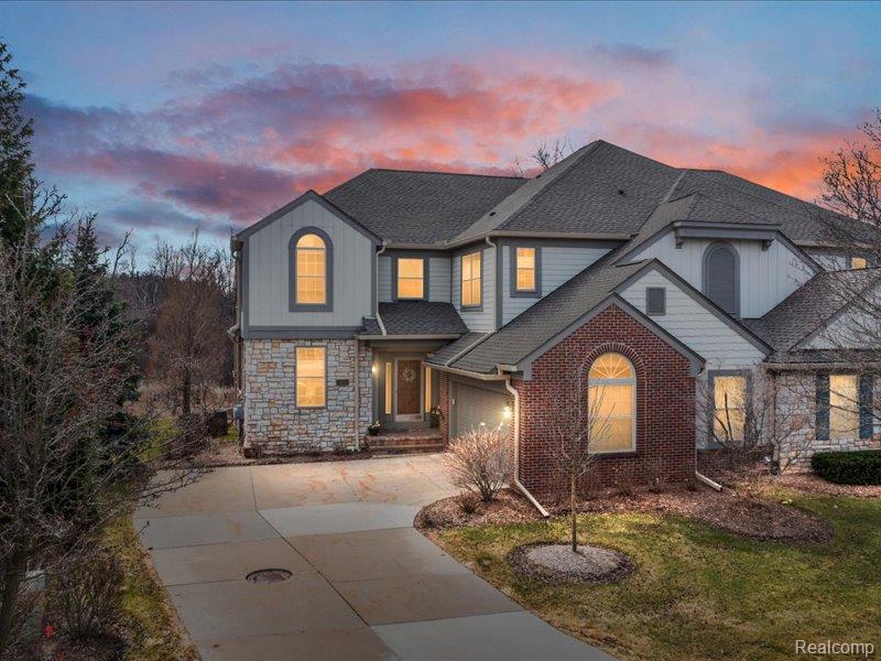 3838 N Winding Brook Cir Circle 3