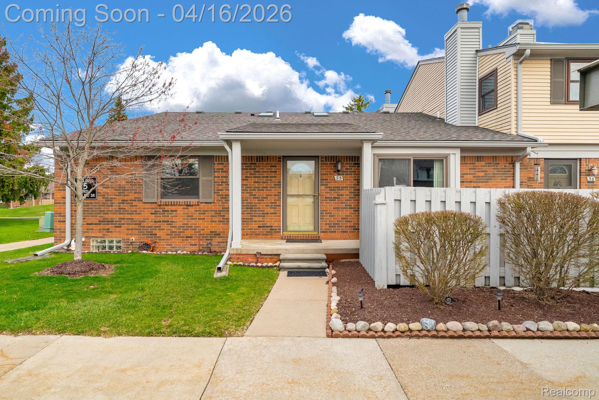 1921 Vine Way Drive 35