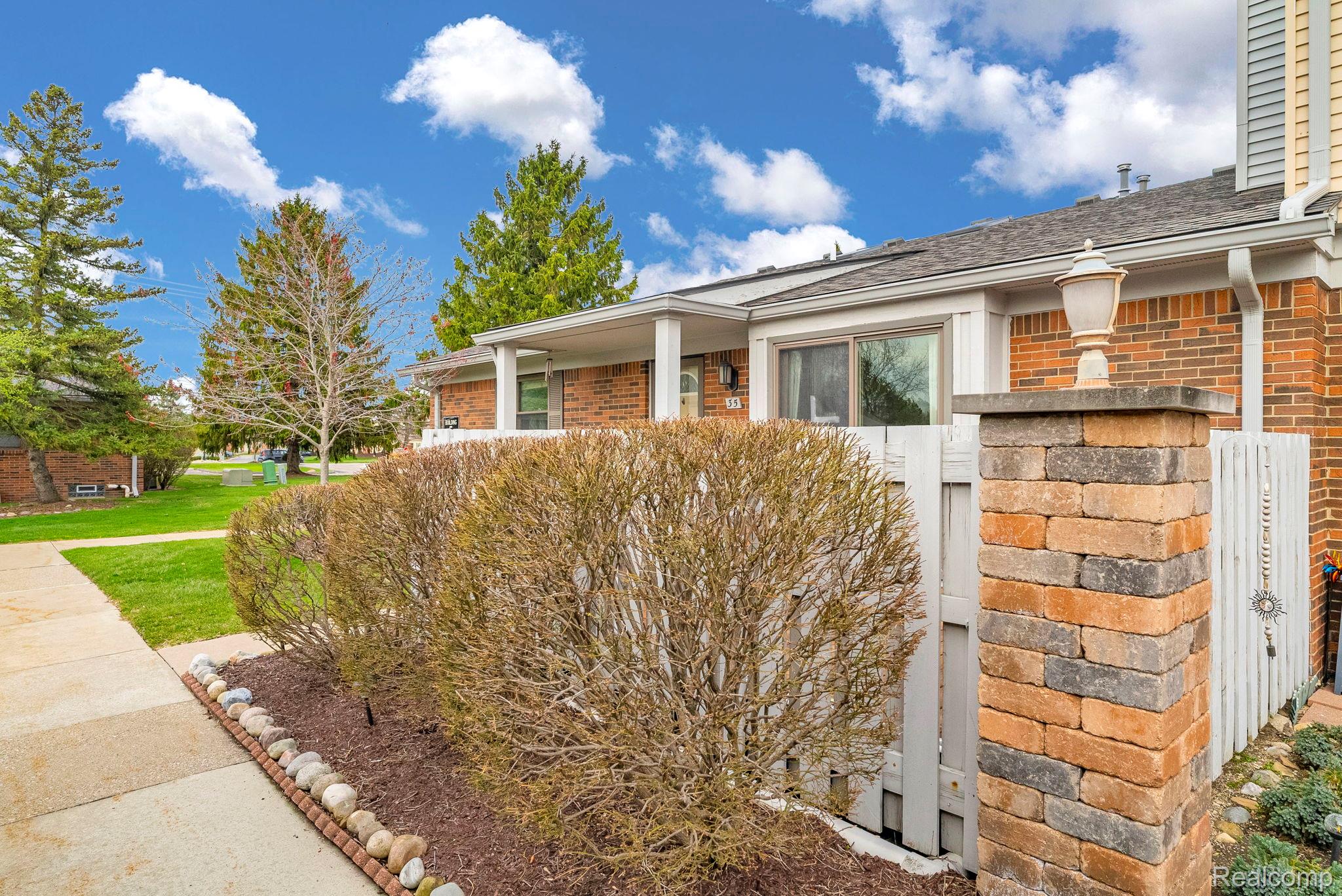 1921 Vine Way Drive 35