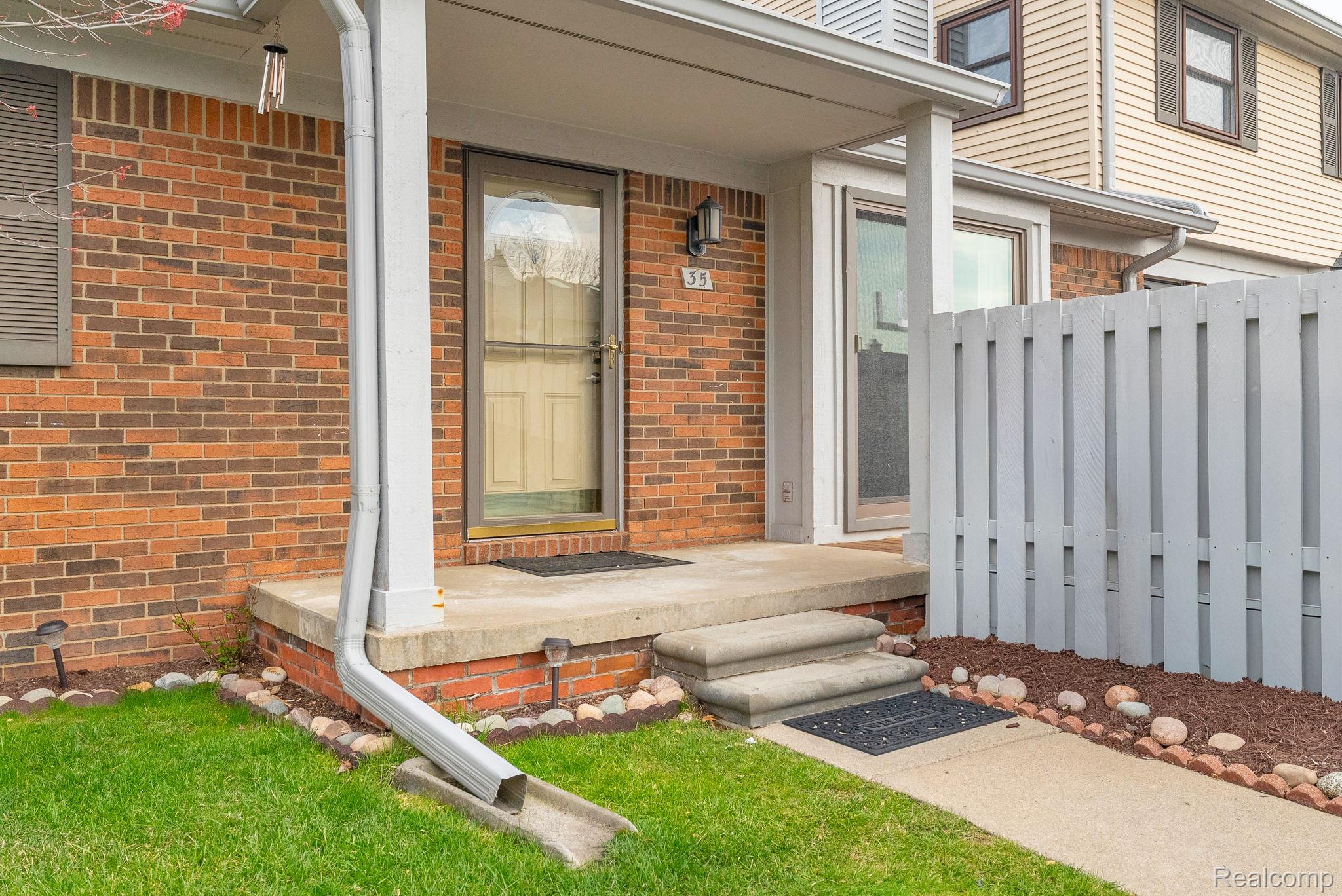 1921 Vine Way Drive 35