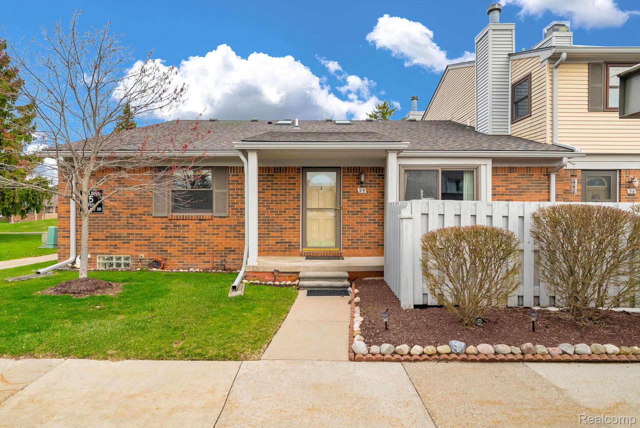 1921 Vine Way Drive 35