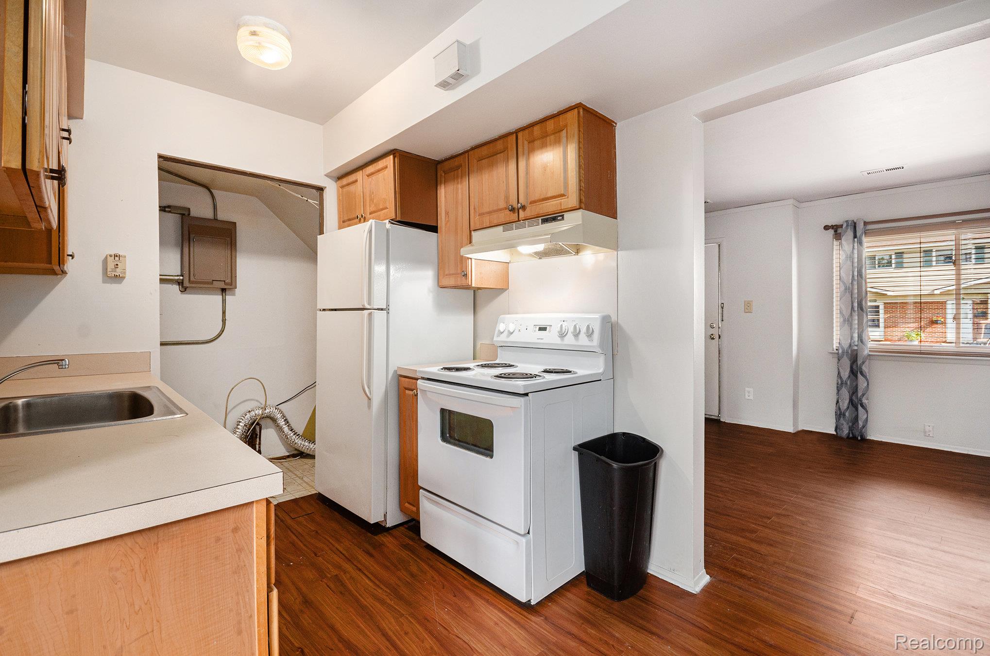 Roseville, Michigan 48066, United States, 3 Bedrooms Bedrooms, ,2 BathroomsBathrooms,Residential,Active,248951