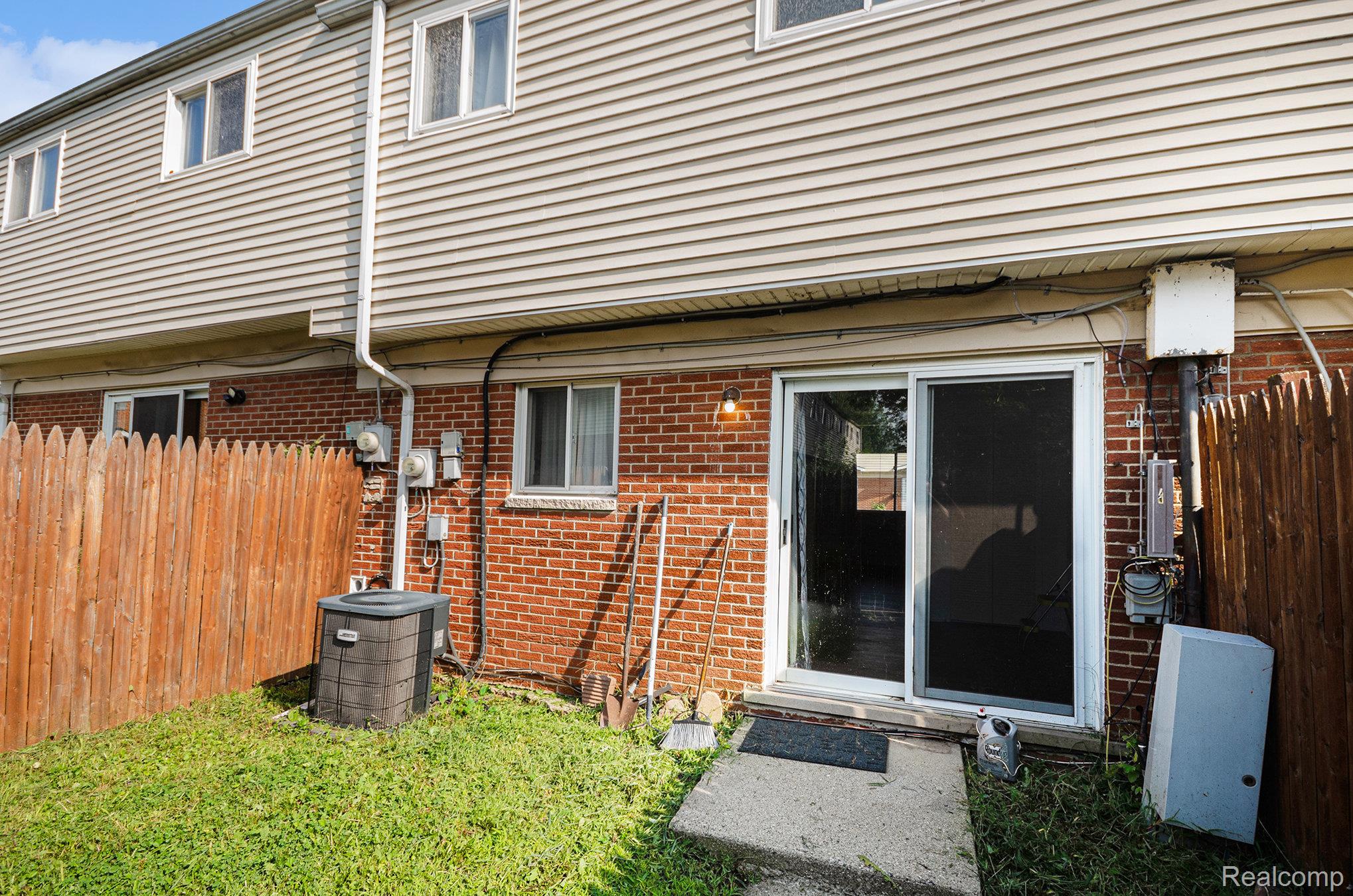 Roseville, Michigan 48066, United States, 3 Bedrooms Bedrooms, ,2 BathroomsBathrooms,Residential,Active,248951