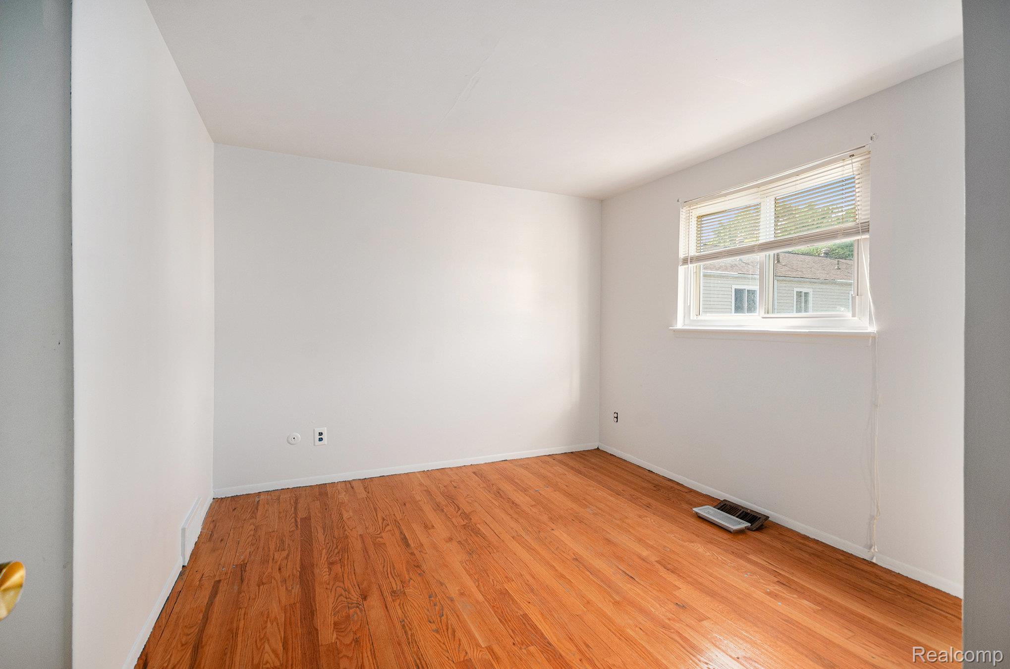 Roseville, Michigan 48066, United States, 3 Bedrooms Bedrooms, ,2 BathroomsBathrooms,Residential,Active,248951