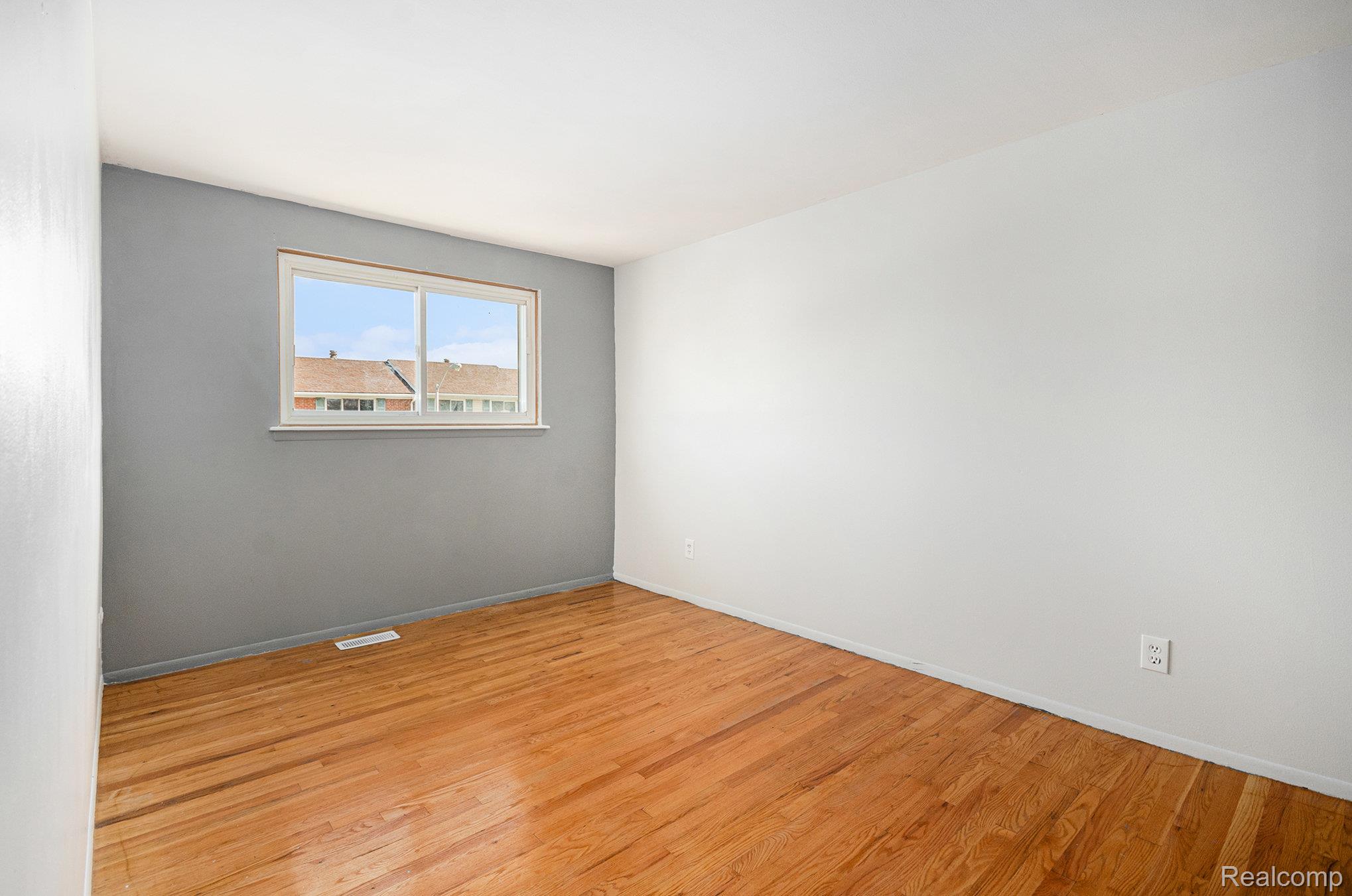 Roseville, Michigan 48066, United States, 3 Bedrooms Bedrooms, ,2 BathroomsBathrooms,Residential,Active,248951