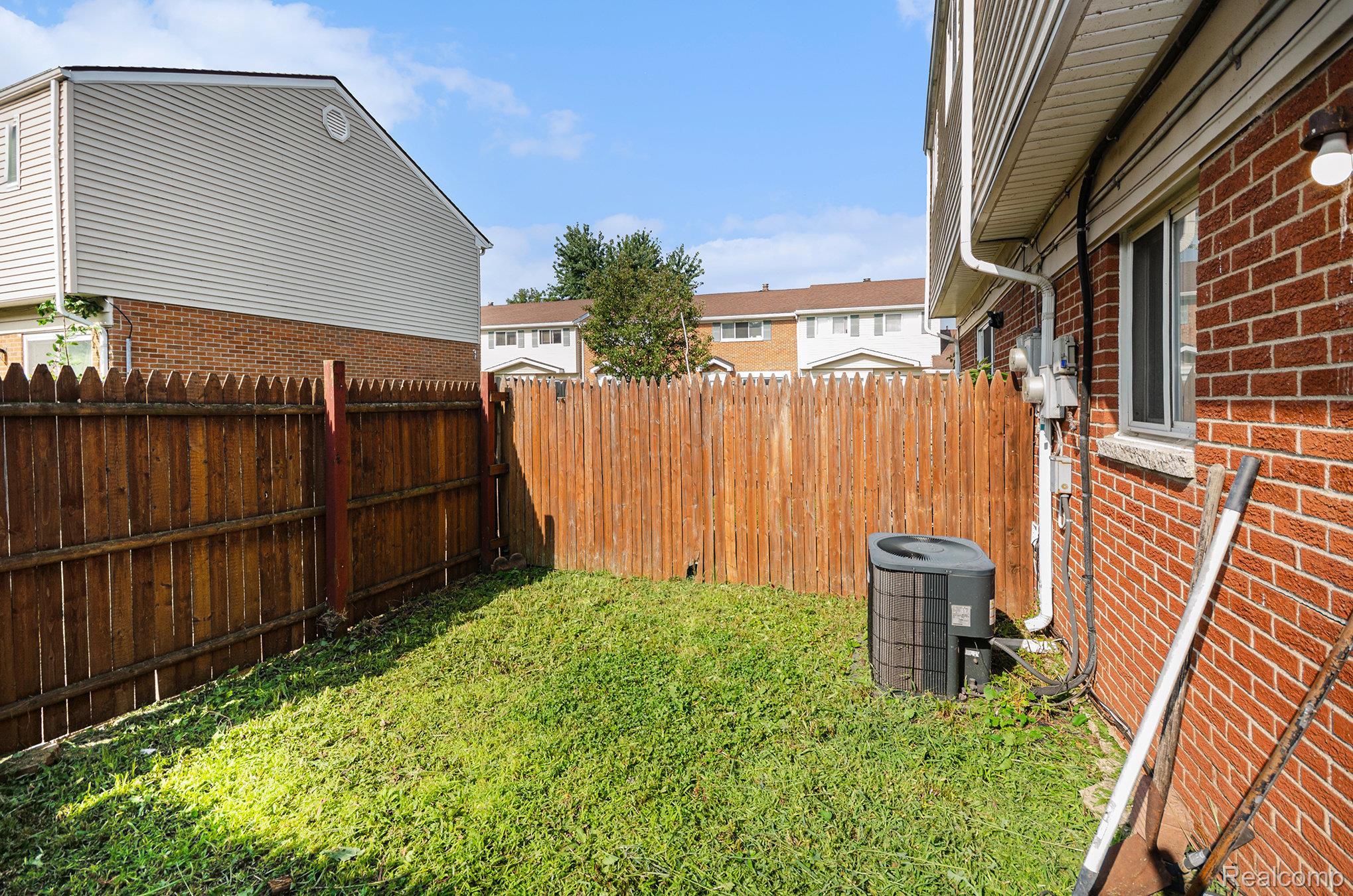 Roseville, Michigan 48066, United States, 3 Bedrooms Bedrooms, ,2 BathroomsBathrooms,Residential,Active,248951