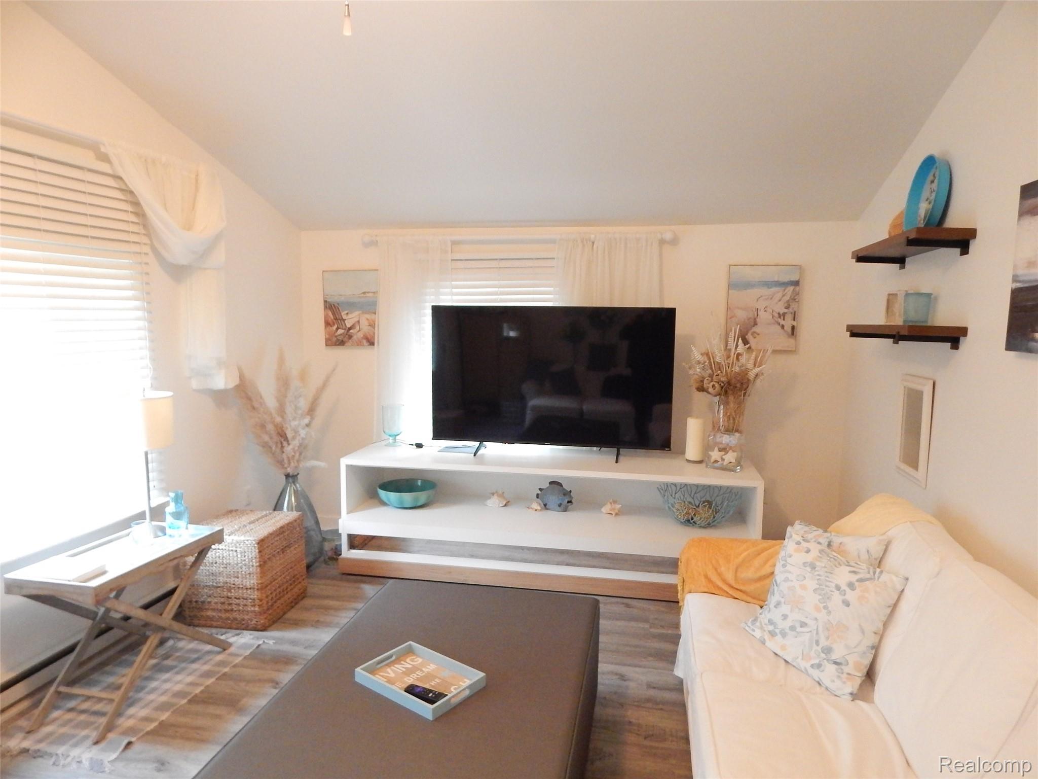 7385 Southwood Rd Road