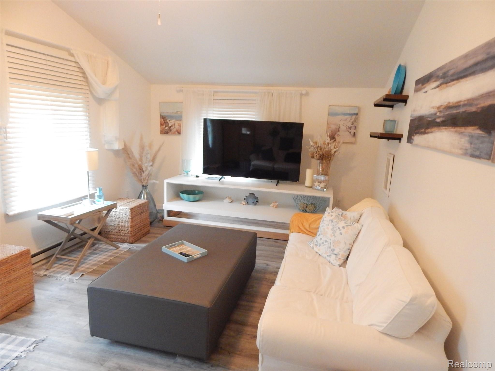 7385 Southwood Rd Road