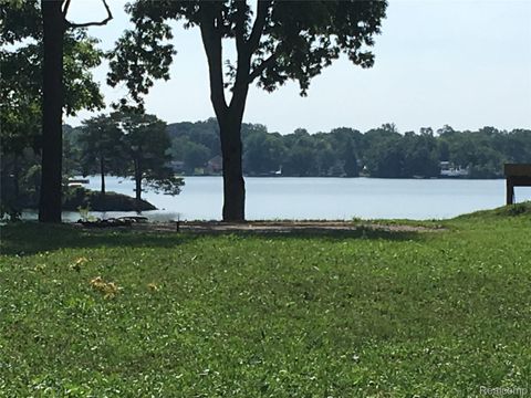 00 Blain Island Waterford Charter Township MI 48329