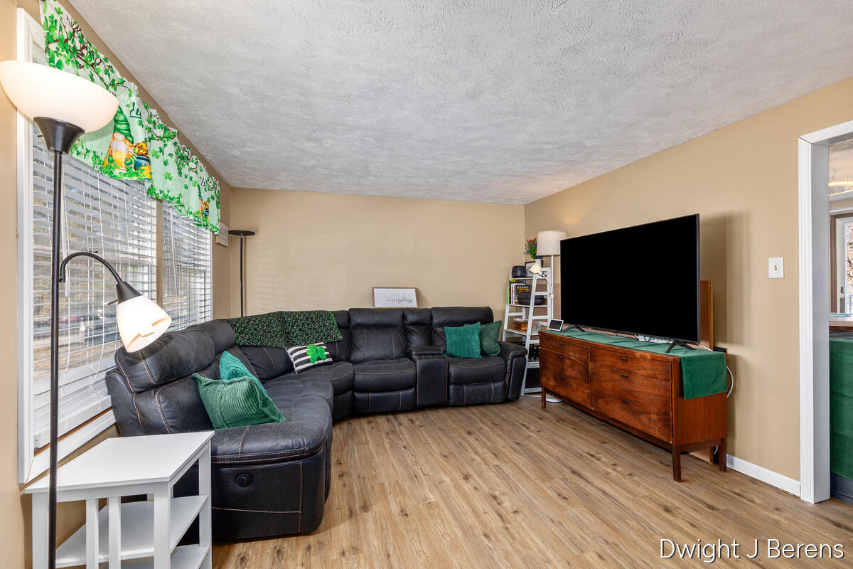 4736 Wolf Run Avenue SE