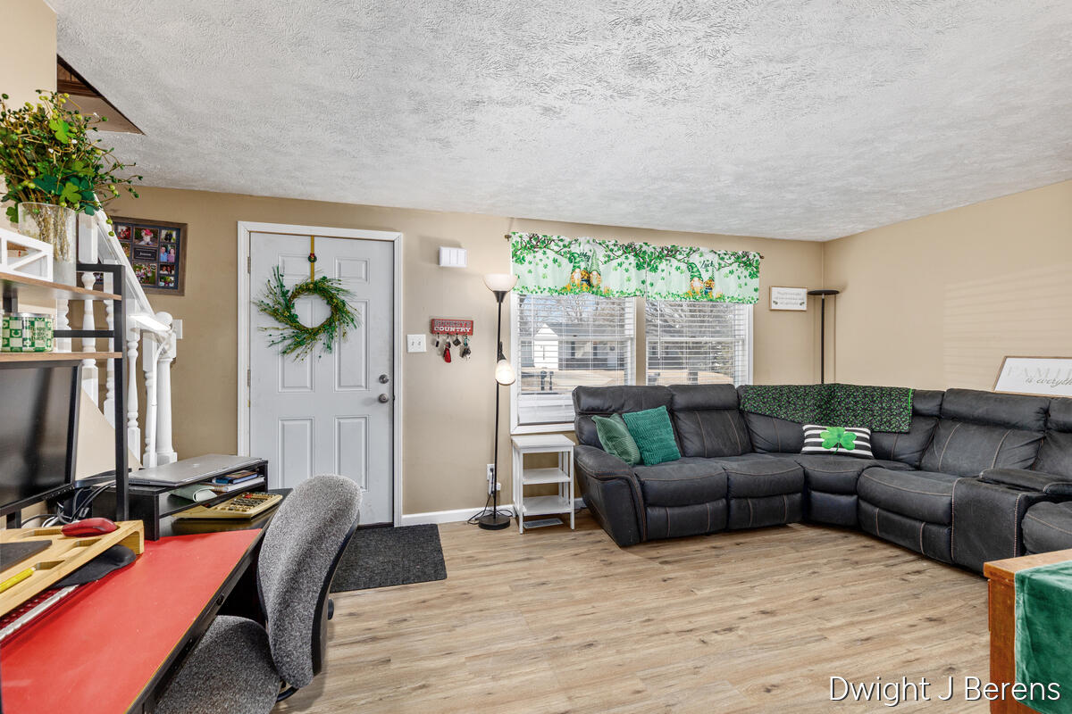 4736 Wolf Run Avenue SE