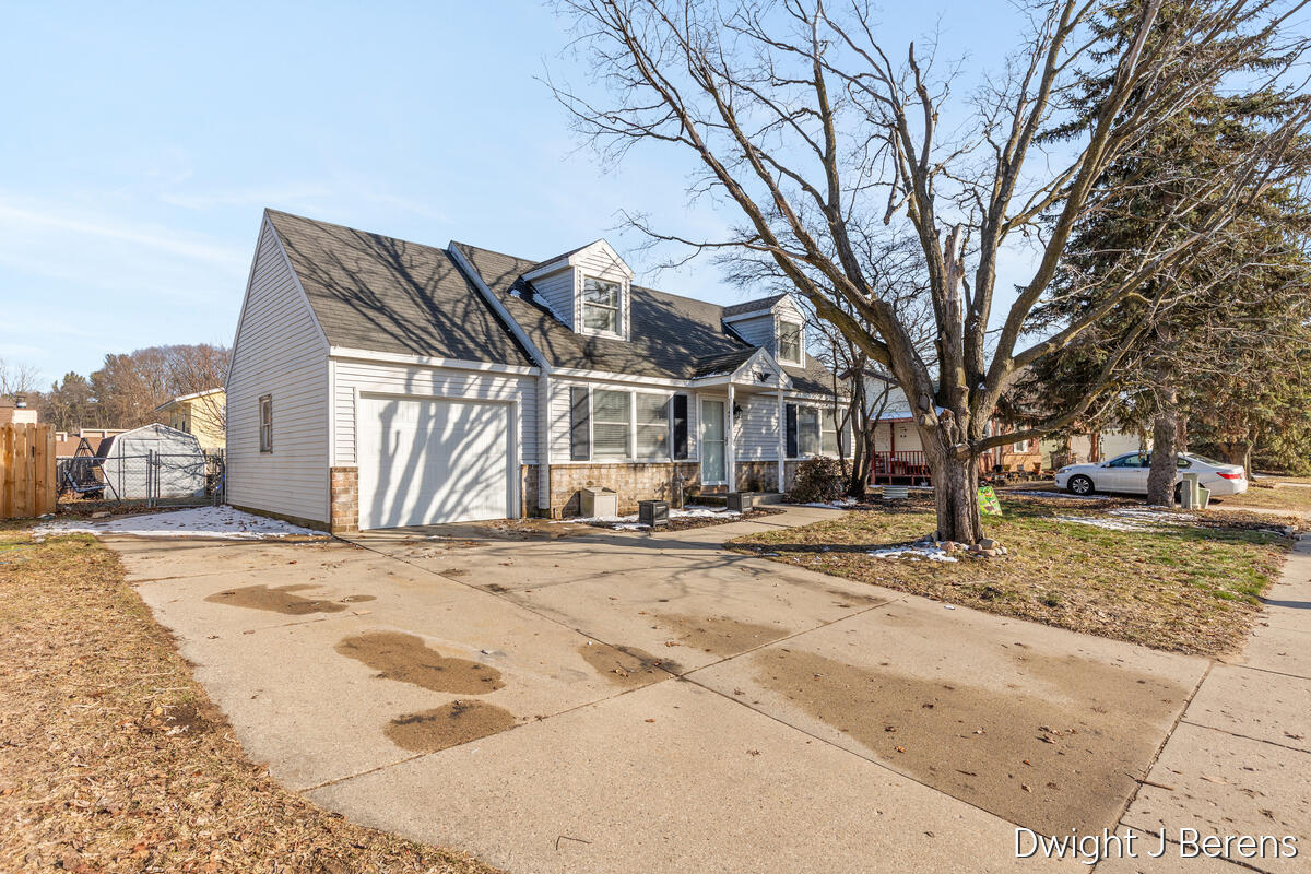 4736 Wolf Run Avenue SE