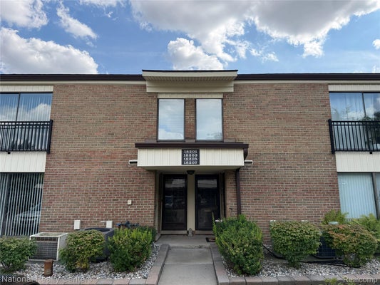 18207 UNIVERSITY PARK DR, LIVONIA, MI 48152 - Image cdb1ad409eee77337c3b558db4ec82e3/1897847246