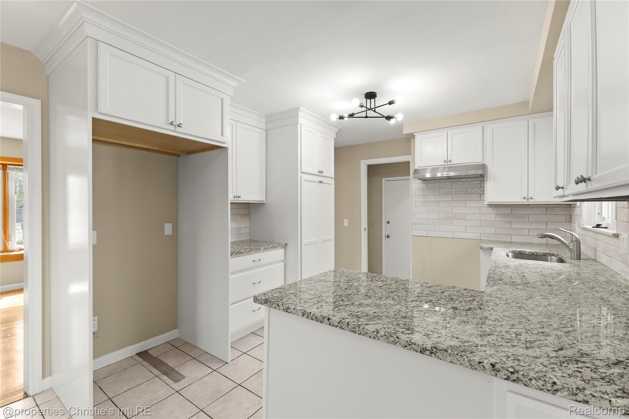 15918 Mount Vernon Street