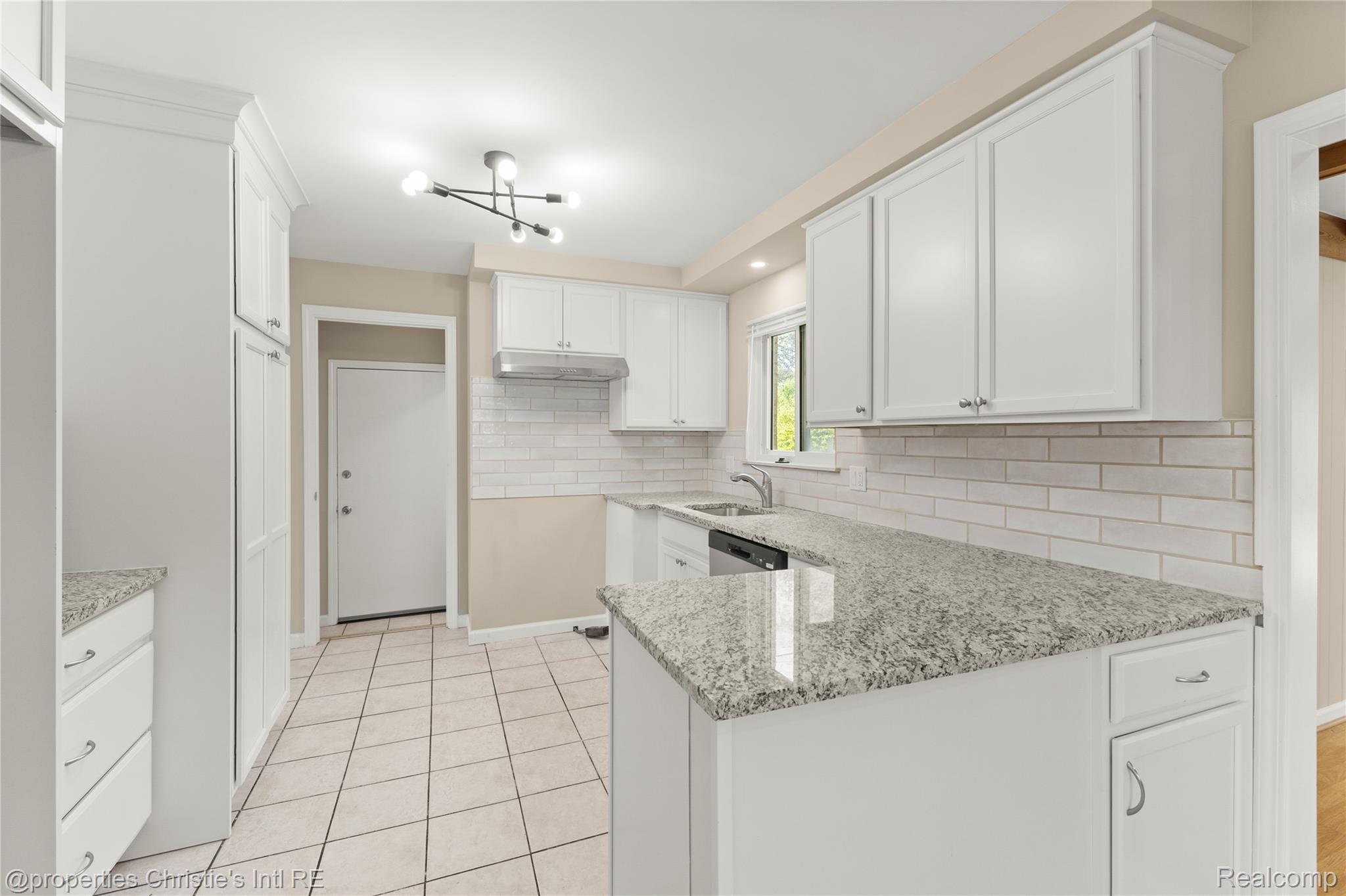 15918 Mount Vernon Street