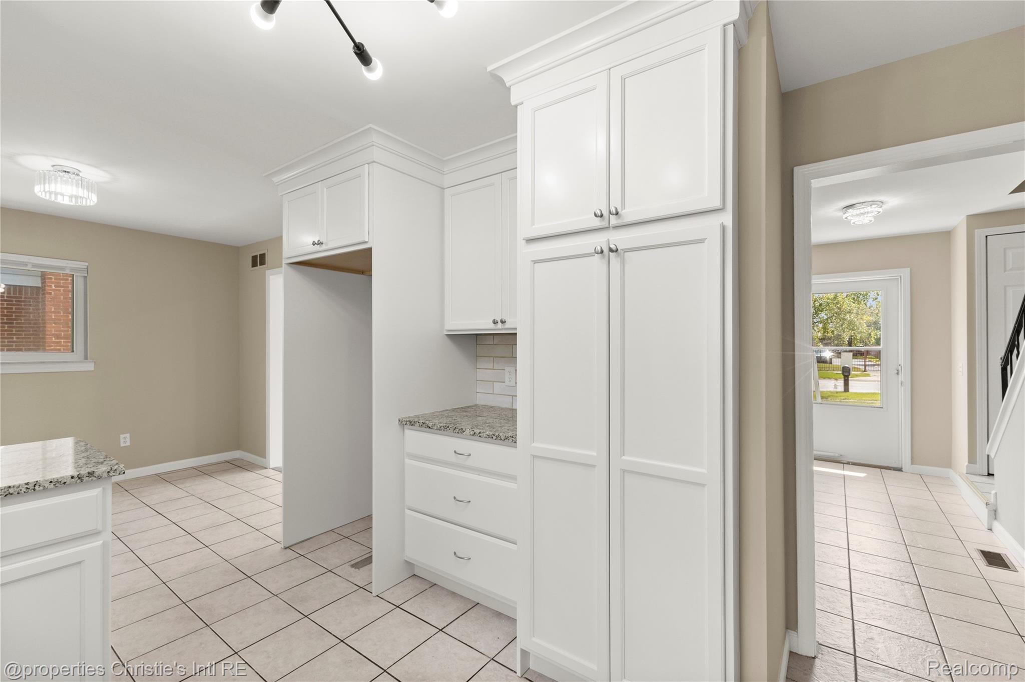 15918 Mount Vernon Street