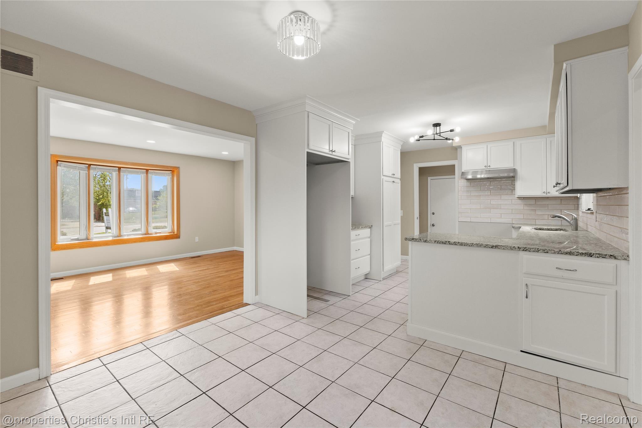 15918 Mount Vernon Street