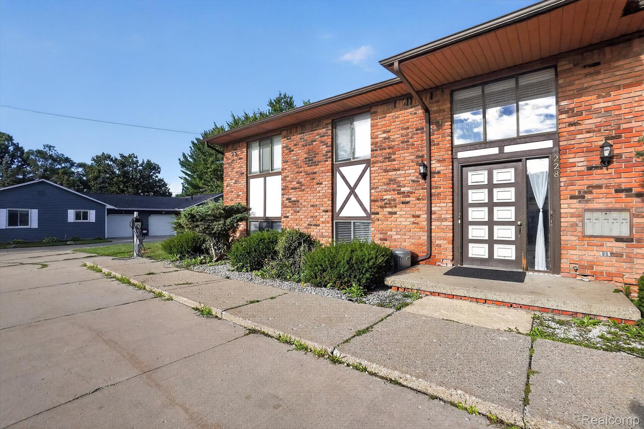 228 W Hill Street