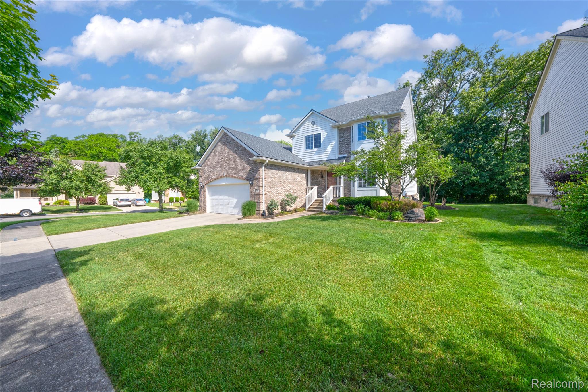 2711 Greenlawn Avenue